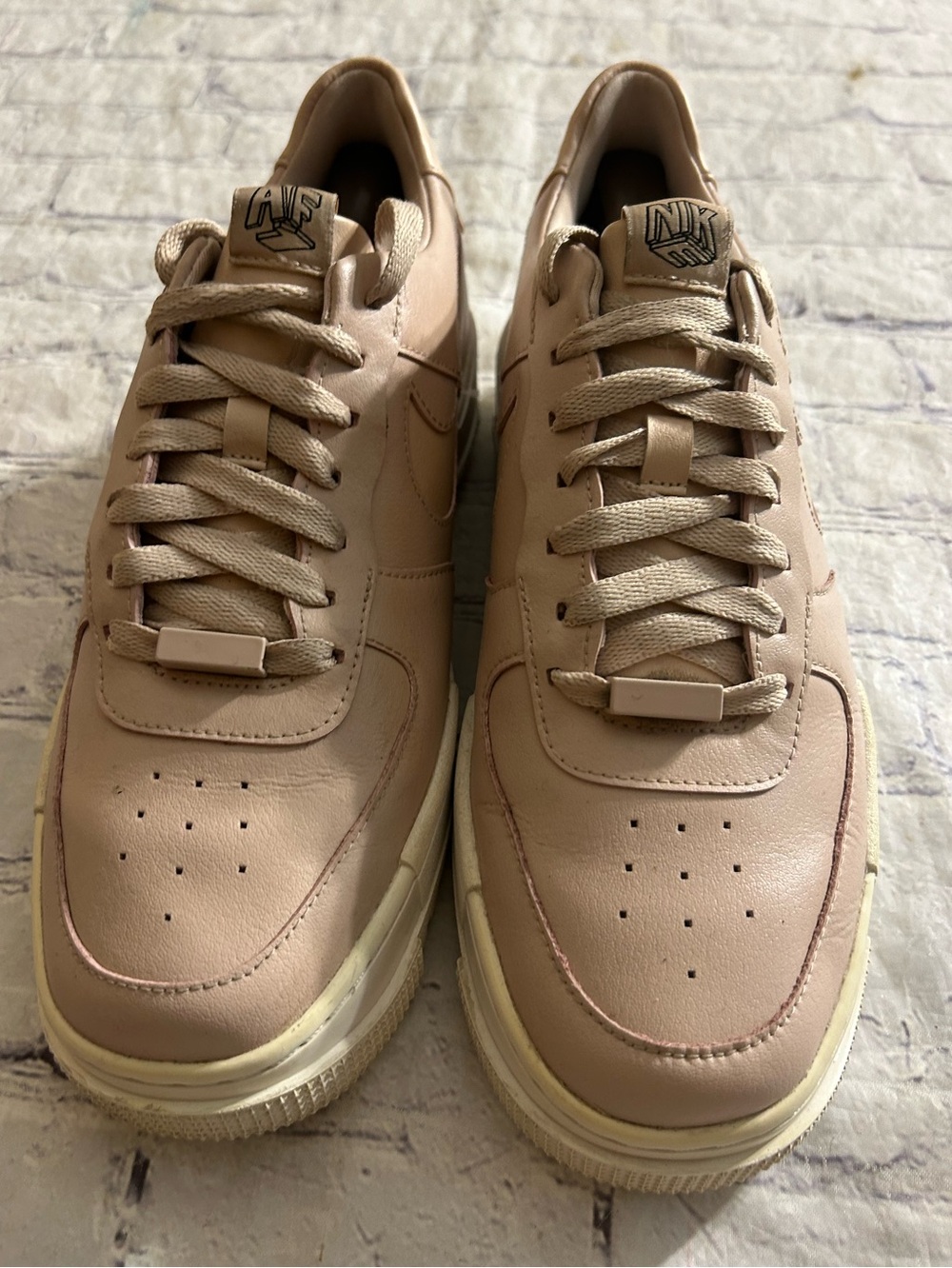 NIKE AIR FORCE 1 PIXEL SOFT PINK LEATHER CUBIC TONGUE LOGO MIDSOLE DETAILS SHOES